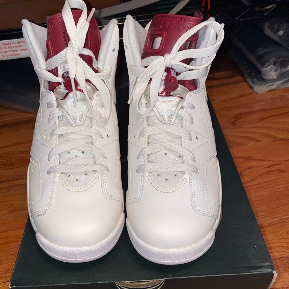 Jordan retro 6 Maroon